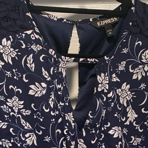 Floral Express Dress - Picture 4 of 7